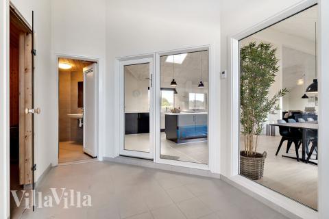 Ta en dukkert i bassenget i luksushus nr. 467 i Vestjylland.