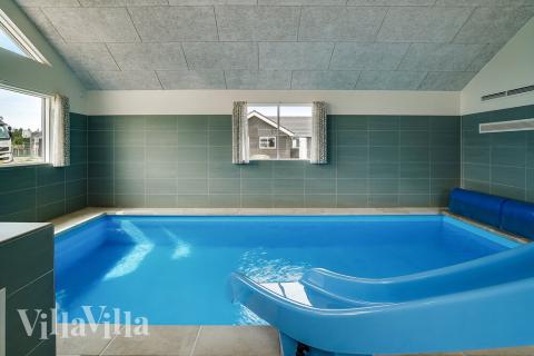 Det flotte bassenget i luksushus nr. 461 til 24 personer
