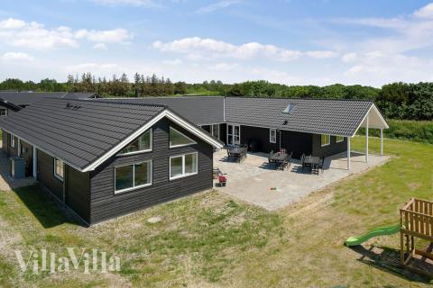 Dette lekre huset med svømmebasseng, nr. 461, med plass til 24 personer, ligger i Vestjylland