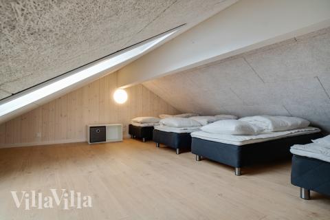 Noen av de 20 soveplassene i luksushus nr. 465 finnes på hems