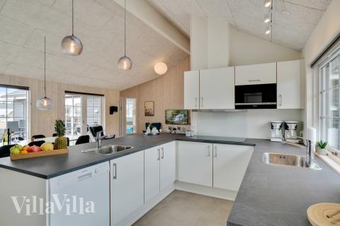 Kjøkkenet i luksushus nr. 465 er fullt utstyrt så dere lett kan lage mat til 20 personer.