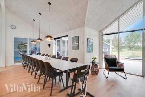 Oppholdsrom med plass til 18 i luksushus nr. 449.