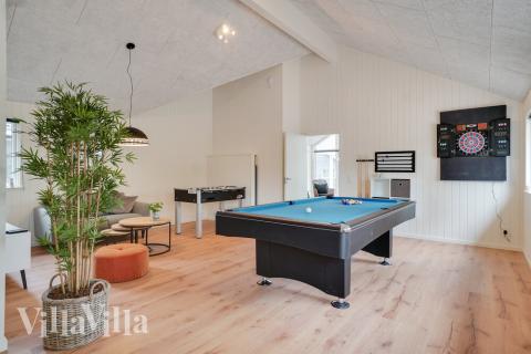 Luksushus nr. 449 til 18 personer tilbyr et stort aktivitetsrom med bl.a. biljard og dart