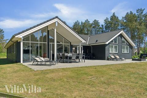 Luksushus nr. 449 har en deilig terrasse med gode hagemøbler til 18 personer.