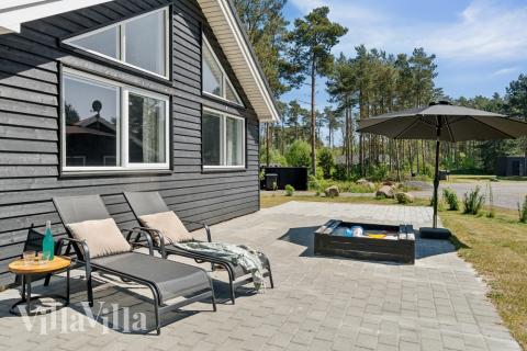 På terrassen i feriehus nr. 449 er det plass til 18 personer.