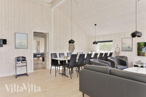 Oppholdsrom med plass til 14 i luksushus nr. 452.