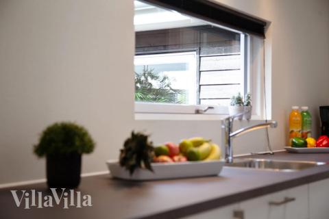 Kjøkkenet i luksushus nr. 452 er godt innrettet.