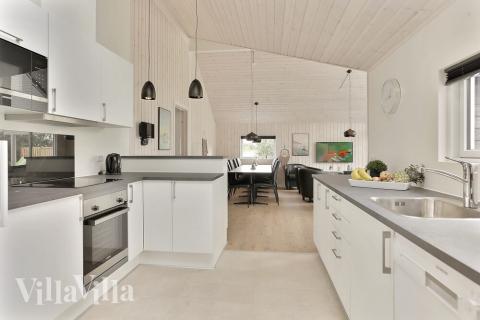 Kjøkkenet i luksushus nr. 452 er fullt utstyrt så dere lett kan lage mat til 14 personer.