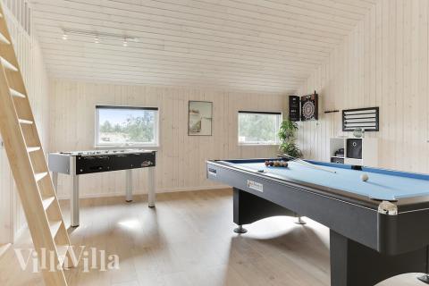 Luksushus nr. 452 til 14 personer tilbyr et stort aktivitetsrom med bl.a. biljard og dart