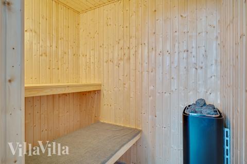 Nyt varmen i badstuen i luksushus nr. 472 til 18 personer