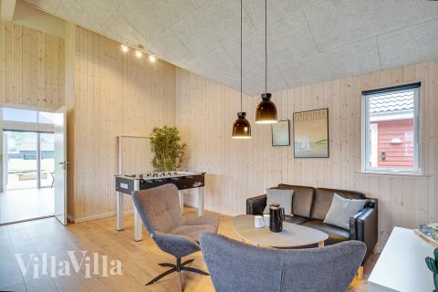 Luksushus nr. 472 til 18 personer tilbyr et stort aktivitetsrom med bl.a. biljard og dart