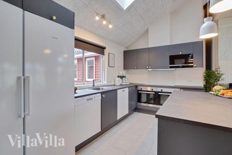 Kjøkkenet i luksushus nr. 472 er fullt utstyrt så dere lett kan lage mat til 18 personer.