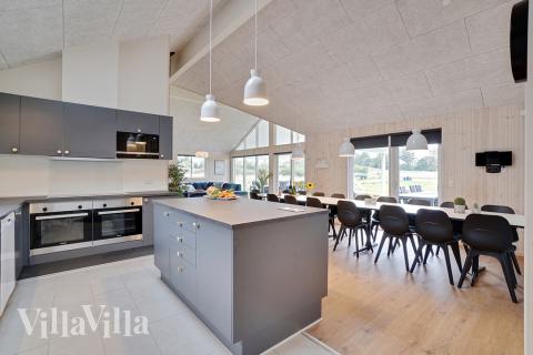 Kjøkkenet i luksushus nr. 472 er godt innrettet.