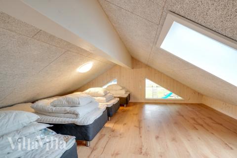 Noen av de 20 soveplassene i luksushus nr. 474 finnes på hems