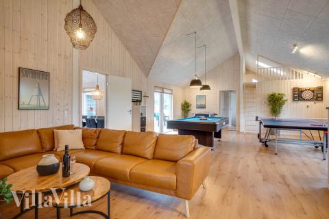 Luksushus nr. 474 til 20 personer tilbyr et stort aktivitetsrom med bl.a. biljard og dart