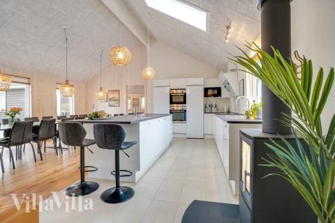 Kjøkkenet i luksushus nr. 474 er fullt utstyrt så dere lett kan lage mat til 20 personer.