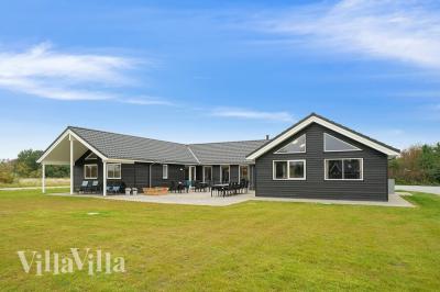 Dette lekre huset med svømmebasseng, nr. 474, med plass til 20 personer, ligger i Østjylland