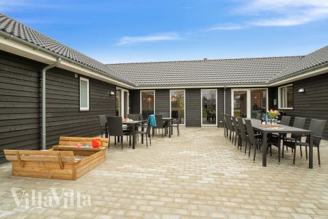 Luksushus nr. 474 har en deilig terrasse med gode hagemøbler til 20 personer.