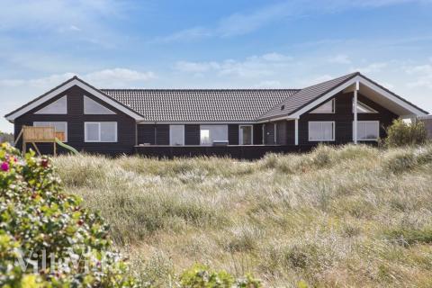Dette lekre huset med svømmebasseng, nr. 476, med plass til 20 personer, ligger i Nordjylland