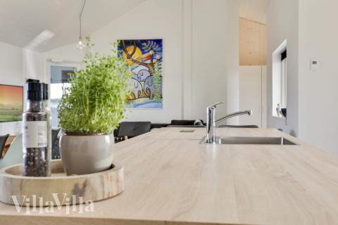 Kjøkkenet i luksushus nr. 476 i Nordjylland er godt innrettet.