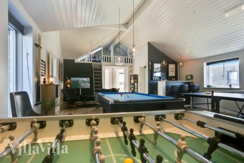 Aktivitetsrom i luksushus nr. 476 med 8 soverom og plass til 20 personer.