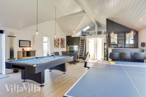 I tillegg til alle aktivitetsmulighetene i husets bassengavdeling, kan du også spille biljard, bordtennis og dart i luksushus nr. 476
