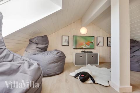 Noen av de 20 soveplassene i luksushus nr. 476 finnes på hems