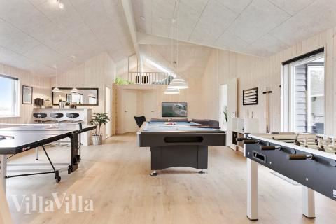 Luksushus nr. 445 til 20 personer tilbyr et stort aktivitetsrom med bl.a. biljard og dart