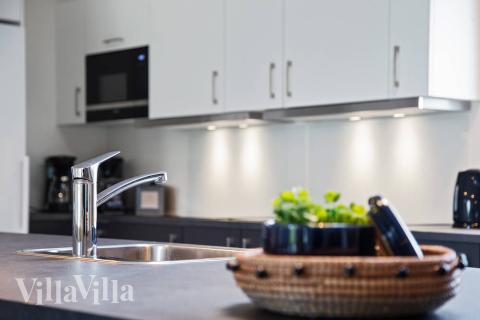 Kjøkkenet i luksushus nr. 445 er fullt utstyrt så dere lett kan lage mat til 20 personer.