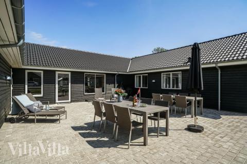 Luksushus nr. 451 har en deilig terrasse med gode hagemøbler til 20 personer.