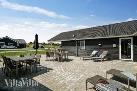 Stor terrasse i luksushus nr. 451 i Østjylland.