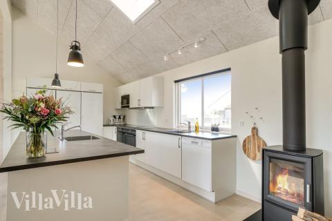 På luksushusets kjøkken finner dere alt dere trenger for å lage mat til 20 personer.