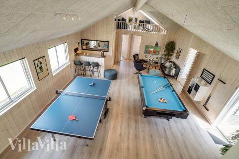 Luksushus nr. 451 til 20 personer tilbyr et stort aktivitetsrom med bl.a. biljard og dart