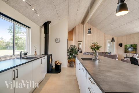 Kjøkkenet i luksushus nr. 451 er fullt utstyrt så dere lett kan lage mat til 20 personer.