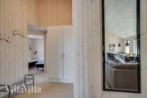 Det romslige inngangspartiet til luksushus nr. 451 i Østjylland