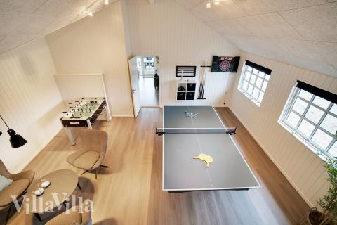 I tillegg til alle aktivitetsmulighetene i husets bassengavdeling, kan du også spille biljard, bordtennis og dart i luksushus nr. 460