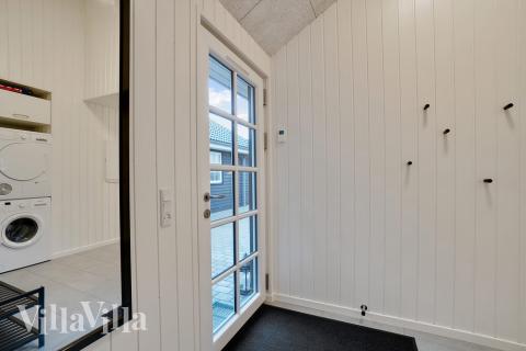 Det romslige inngangspartiet til luksushus nr. 460 i Vestjylland