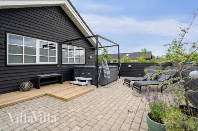 Nyt varmen i boblebadet i luksushus nr. 460 i Vestjylland
