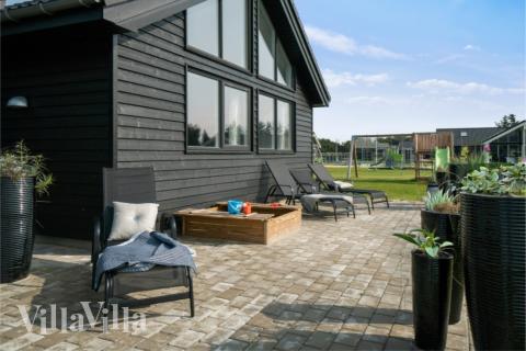 Luksushus nr. 464 har en deilig terrasse med gode hagemøbler til 16 personer.