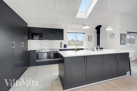 Kjøkkenet i luksushus nr. 468 er fullt utstyrt så dere lett kan lage mat til 20 personer.