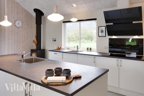 På luksushusets kjøkken finner dere alt dere trenger for å lage mat til 22 personer.