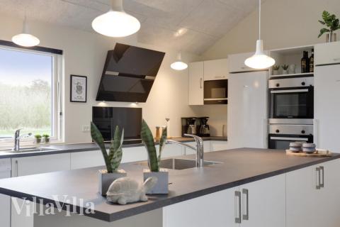 Kjøkkenet i luksushus nr. 469 i Lolland/Falster/Møn er godt innrettet.