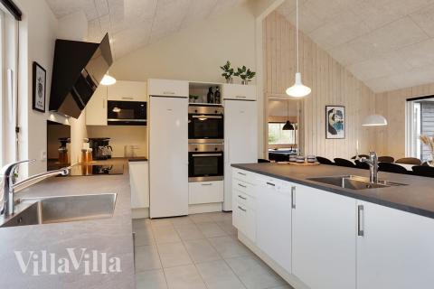 Kjøkkenet i luksushus nr. 469 er fullt utstyrt så dere lett kan lage mat til 22 personer.