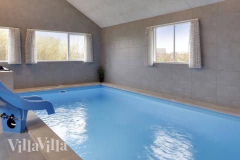 Det flotte bassenget i luksushus nr. 469 til 22 personer