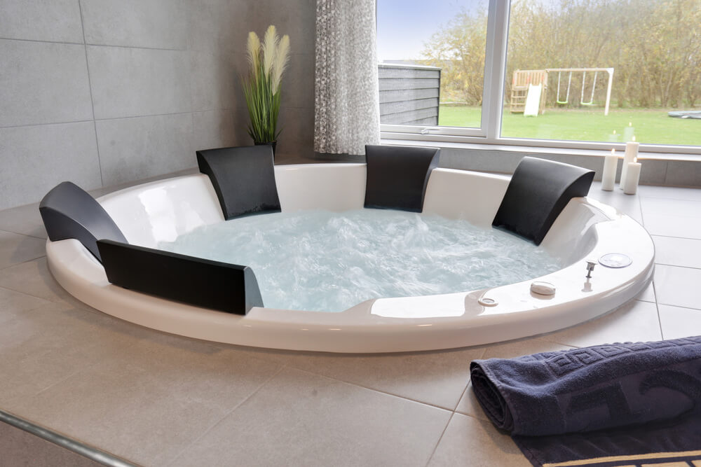 Nyt varmen i boblebadet i luksushus nr. 469 i Lolland/Falster/Møn