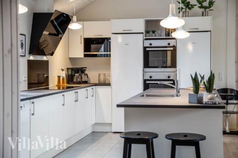 Kjøkkenet i luksushus nr. 469 er godt innrettet.