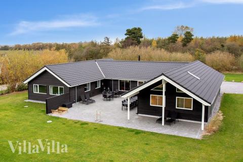 Dette lekre huset med svømmebasseng, nr. 469, med plass til 22 personer, ligger i Lolland/Falster/Møn