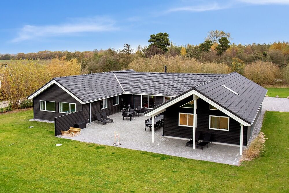 Dette lekre huset med svømmebasseng, nr. 469, med plass til 22 personer, ligger i Lolland/Falster/Møn