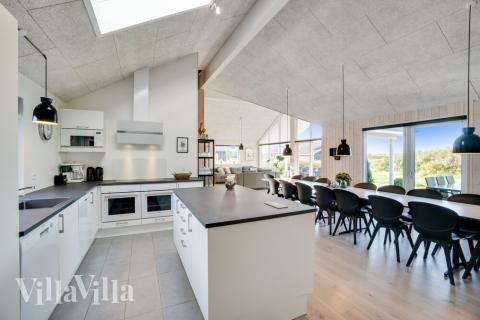 Kjøkkenet i luksushus nr. 478 er fullt utstyrt så dere lett kan lage mat til 18 personer.