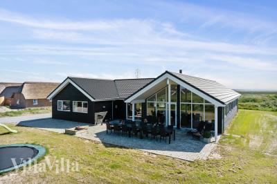 Dette lekre huset med svømmebasseng, nr. 478, med plass til 18 personer, ligger i Vestjylland